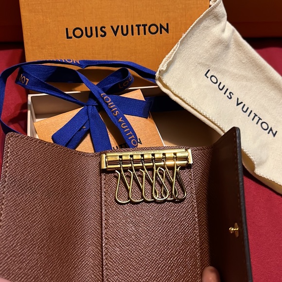 $4️⃣5️⃣0️⃣Authentic Louis Vuitton 6 keys holder - Picture 2 of 6